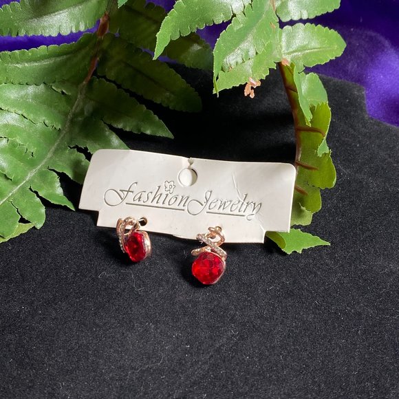 NW๐ Stunning RED Oval ear studs Rose Gold plated - Picture 2 of 12